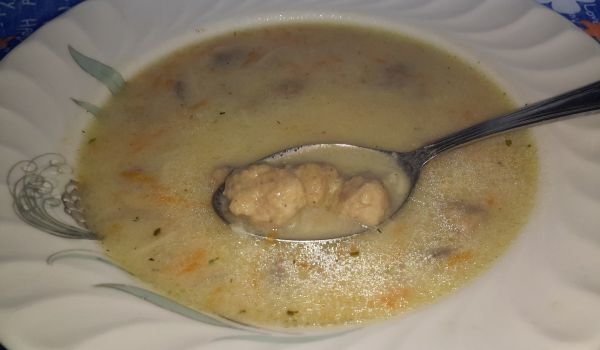 Супа топчета с фиде и зеленчуци