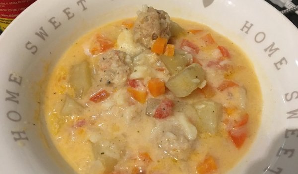 Супа топчета със застройка и домати