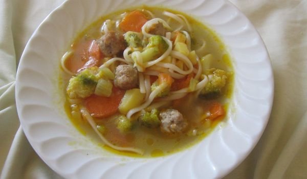 Супа топчета със зеленчуци