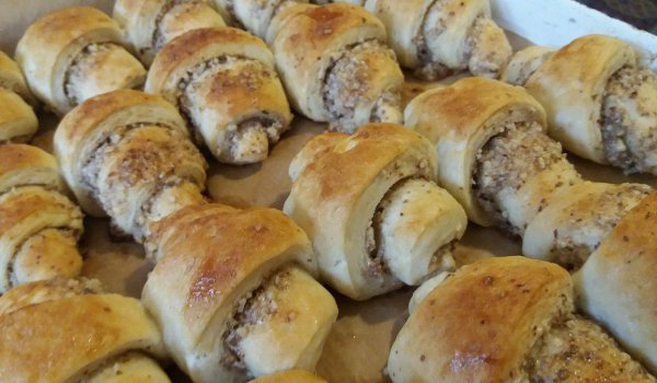 Супер бързи и меки кифли с орехова плънка