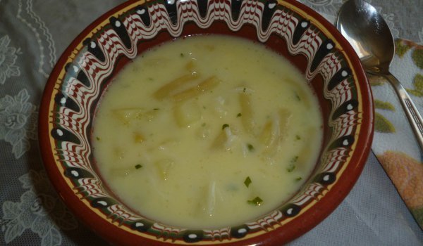 Супичка със зелен боб и картофки