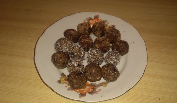 Сурови веган бонбони с фурми, овесени ядки и кокосово масло