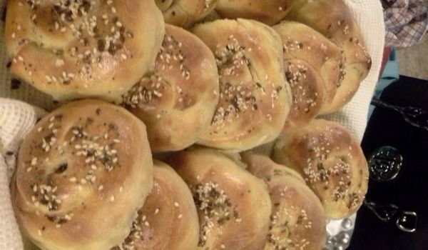 Сусамени кръгли питки