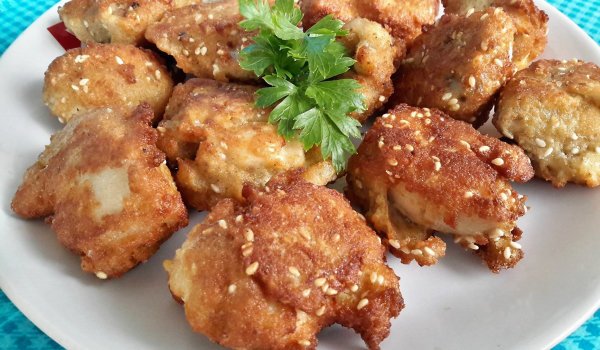 Сусамени пилешки хапки