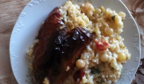 Сушени чушки, пълнени с ориз и стафиди