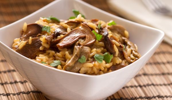 Сушени гъби с ориз на фурна