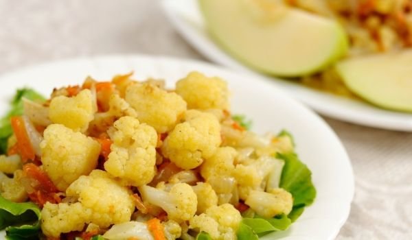 Сварен карфиол с вкусен дресинг