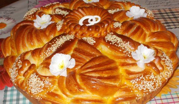 Сватбена погача с цветя