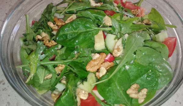 Свежа листна салата