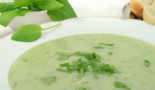 Свежа супа с киселец и лапад