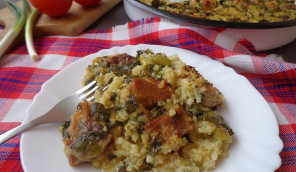 Свинска плешка с ориз, булгур и зеленийки