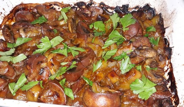 Свински бъбреци с праз и сметана