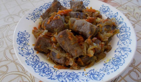 Свински дроб с вино и зеленчуци