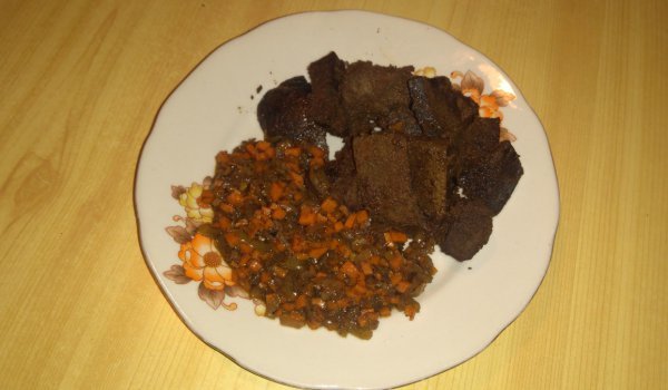 Свински дроб със задушени моркови