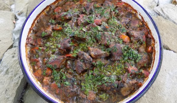 Свински хапки с домати и коприва