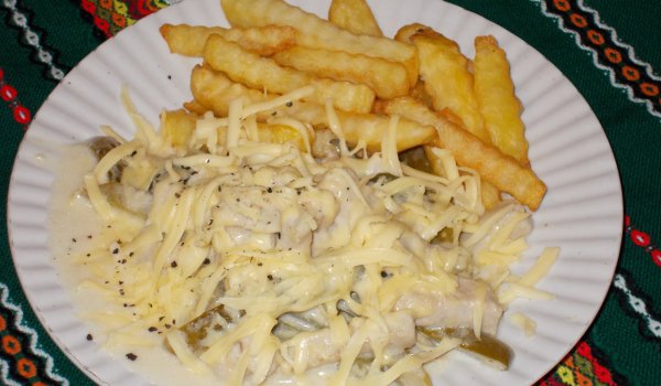 Свински каренца със сметана, гъби и краставички