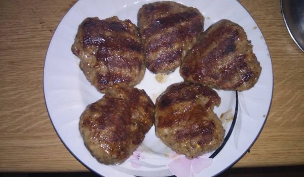 Свински кюфтенца на скара