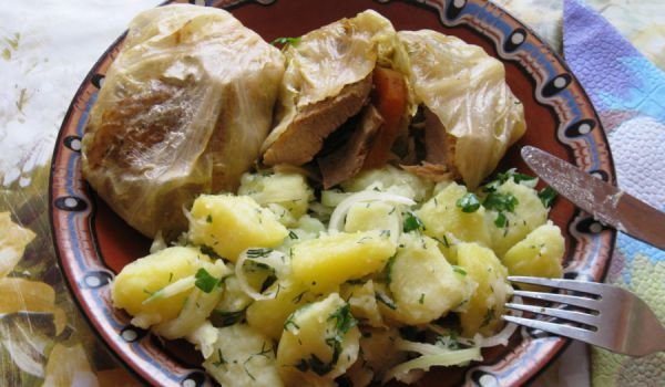 Свински пържоли в зелев лист