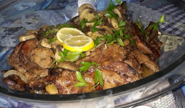 Свински пържоли във фурна със сос от нар