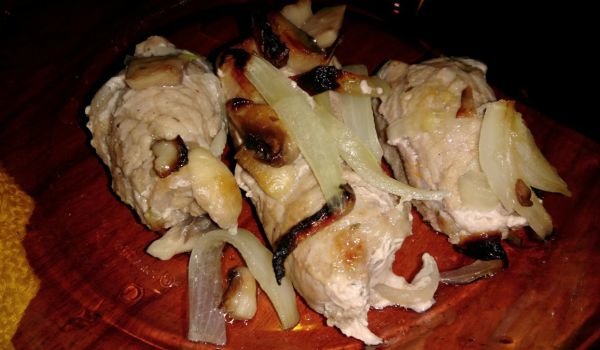 Свински руленца с лук и гъби