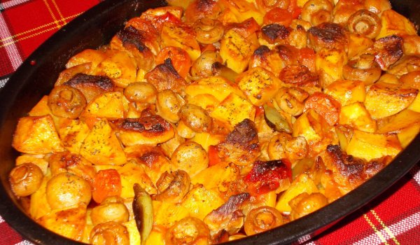 Свински шол с картофи на фурна