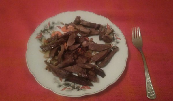 Свински сърчица с морков и лук