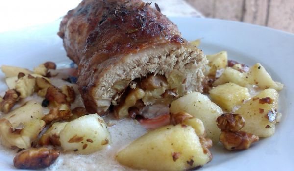 Свинско филе с орехи и плодове