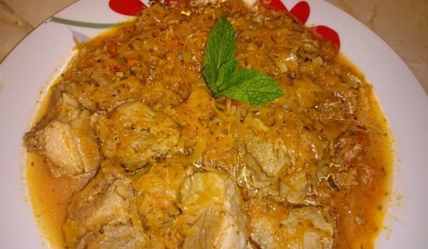 Свинско месо с кисело зеле и моркови