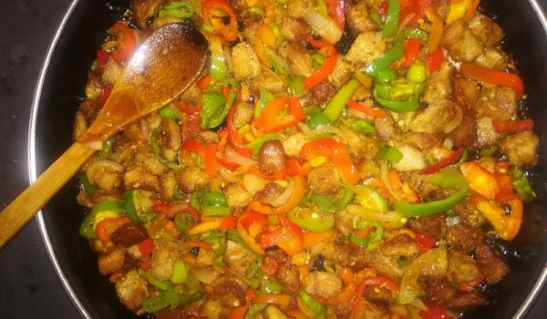 Свинско месо с лук и чушки