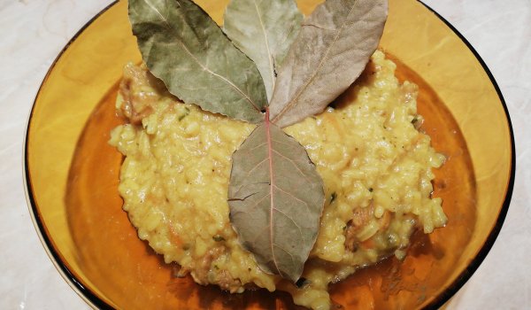 Свинско месо с ориз, куркума и къри