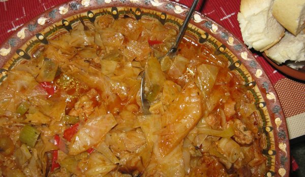 Свинско месо със зеле и ориз