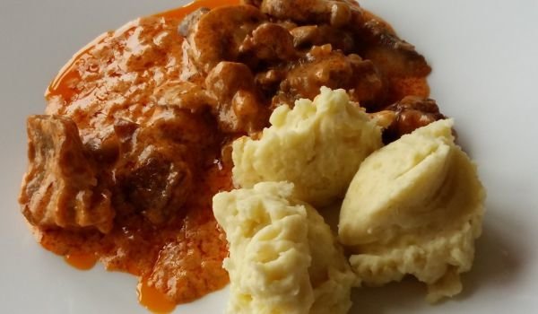 Свинско месо със зеленчуци и пюре