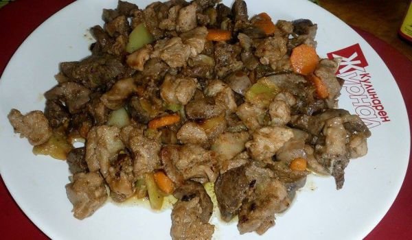Свинско мезе с карантия и зеленчуци