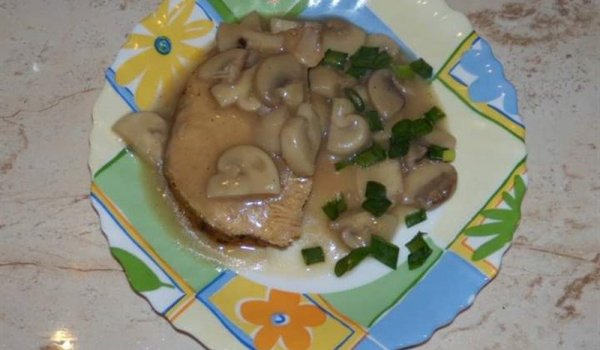 Свинско печено със сос от гъби