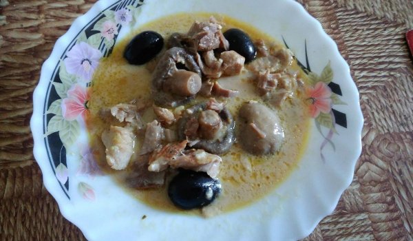 Свинско с гъби и маслини в мултикукър