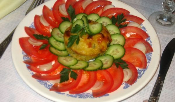 Свинско с гъби в кашкавалено-картофени кошнички