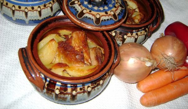 Свинско с картофки в гювече