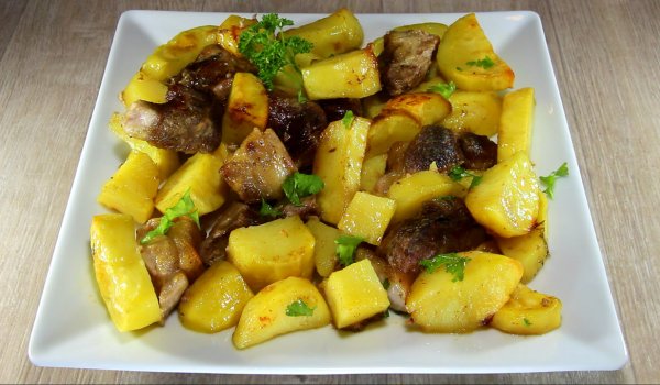 Свинско с картофки