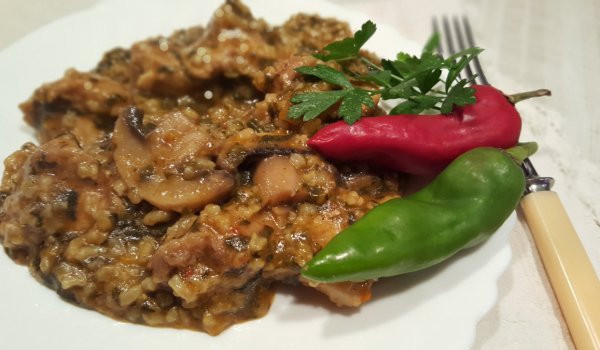 Свинско с ориз, лапад и гъби