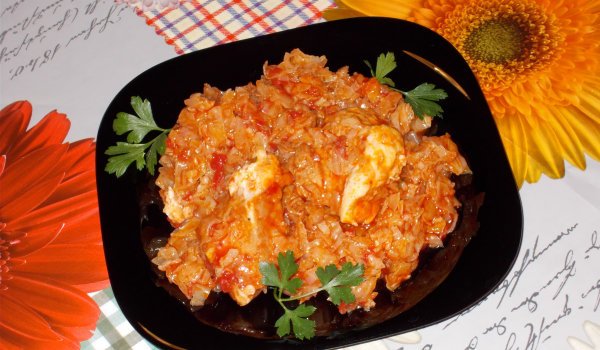 Свинско с прясно зеле и домати