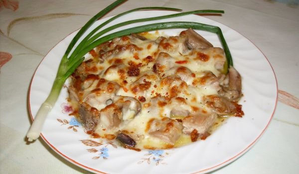 Свинско шкембе с кашкавал