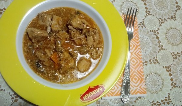 Свинско със сос гъби и моркови