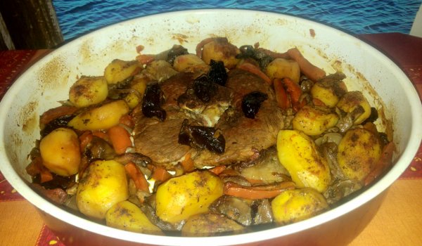 Свинско със сушени сливи и Кладница