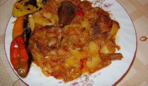 Свинско със зелен боб и картофи