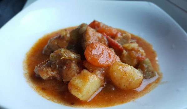 Тас кебап с картофи