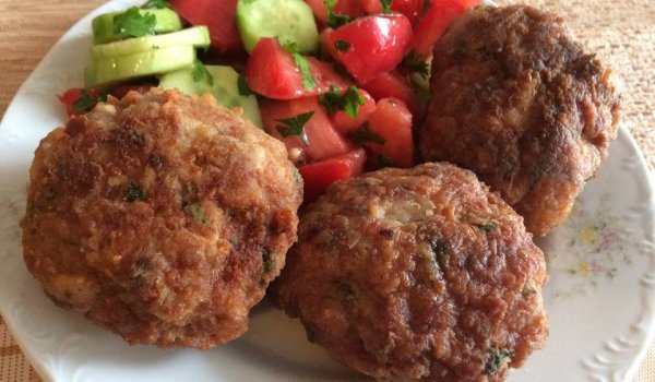 Татьовите пържени кюфтета с кисело мляко