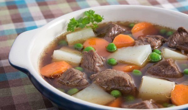 Телешка яхния с картофи и грах