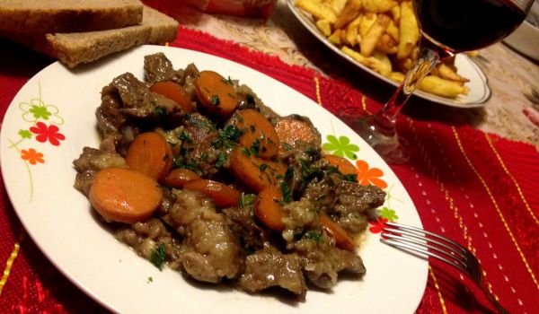 Телешка Кавърма с глазирани морковчета