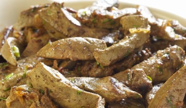 Телешки черен дроб по лионски