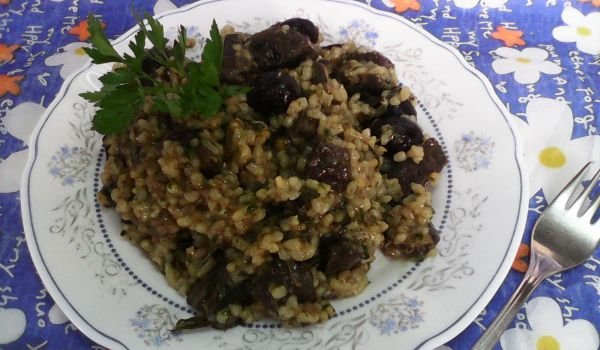 Телешки дроб с ориз и маслини и праз